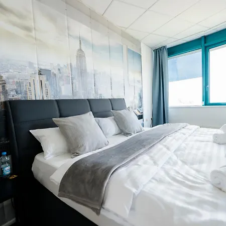 Design Penthouse - 4sz - 2baeder - Whirlpool - 2 Parkplaetze - Dachterrasse *