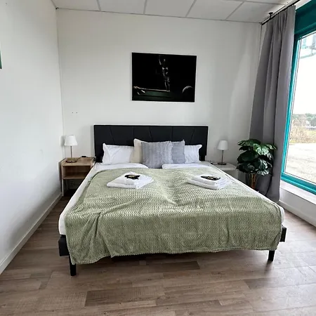 Design Penthouse - 4sz - 2baeder - Whirlpool - 2 Parkplaetze - Dachterrasse *