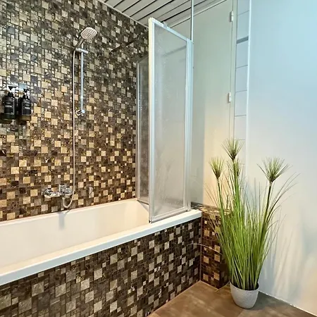 Design Penthouse - 4sz - 2baeder - Whirlpool - 2 Parkplaetze - Dachterrasse Apartamento Karlsruhe