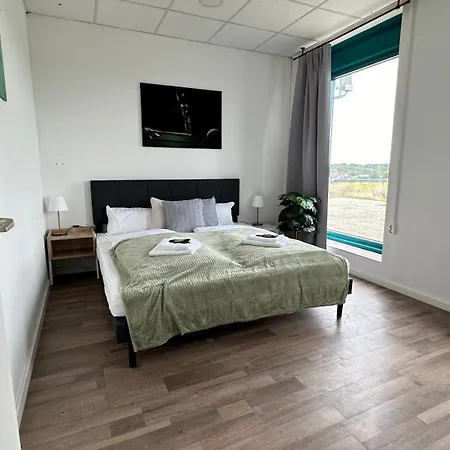 Design Penthouse - 4sz - 2baeder - Whirlpool - 2 Parkplaetze - Dachterrasse * Karlsruhe