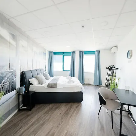 Design Penthouse - 4sz - 2baeder - Whirlpool - 2 Parkplaetze - Dachterrasse Karlsruhe
