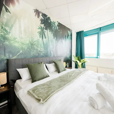 Design Penthouse - 4sz - 2baeder - Whirlpool - 2 Parkplaetze - Dachterrasse Apartment